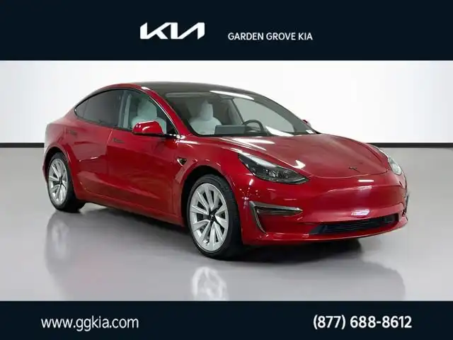 2021 Tesla Model 3 Standard Range Plus's photo