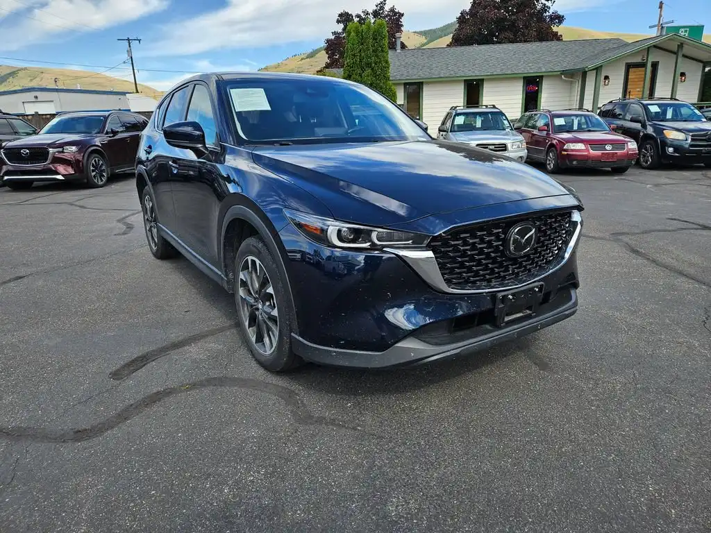 2022 Mazda CX-5 S Preferred package Auto AWD's photo