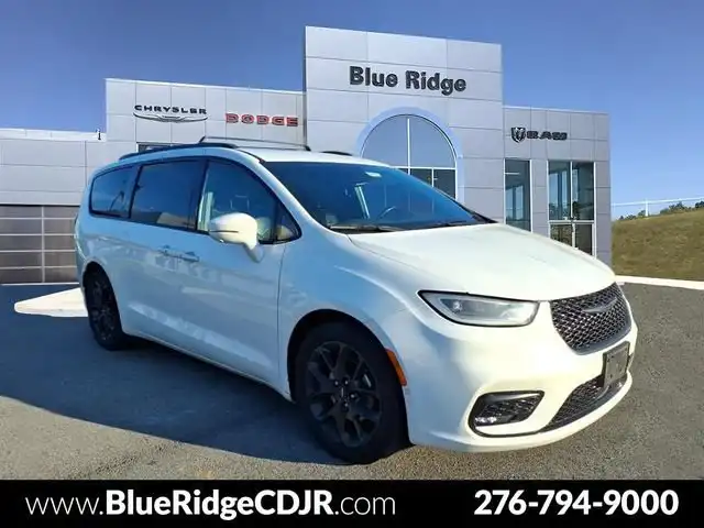 2021 Chrysler Pacifica Touring L's photo