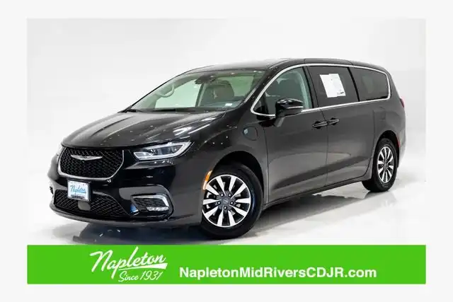 2023 Chrysler Pacifica Hybrid Touring L Hybrid's photo
