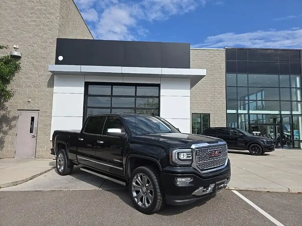 2017 GMC Sierra 4WD Crew Cab Short Box's photo