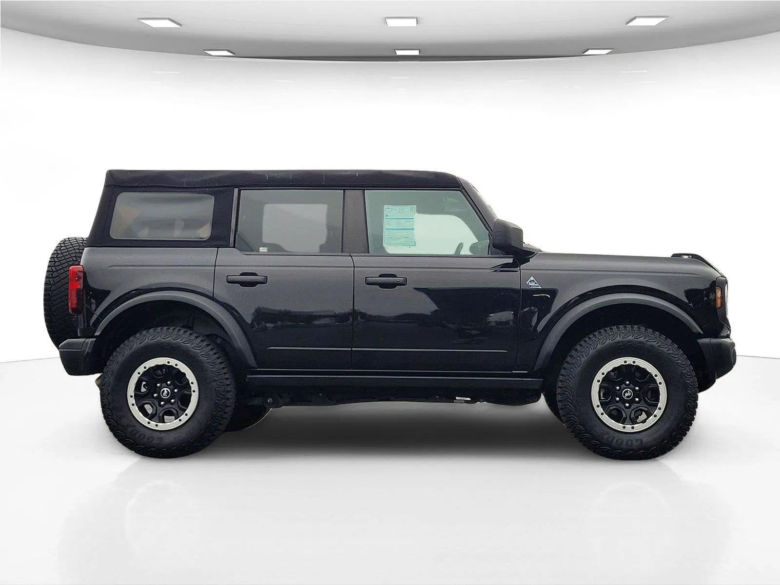 2023 Ford Bronco Black Diamond 4WD Advanced 322A photo 5