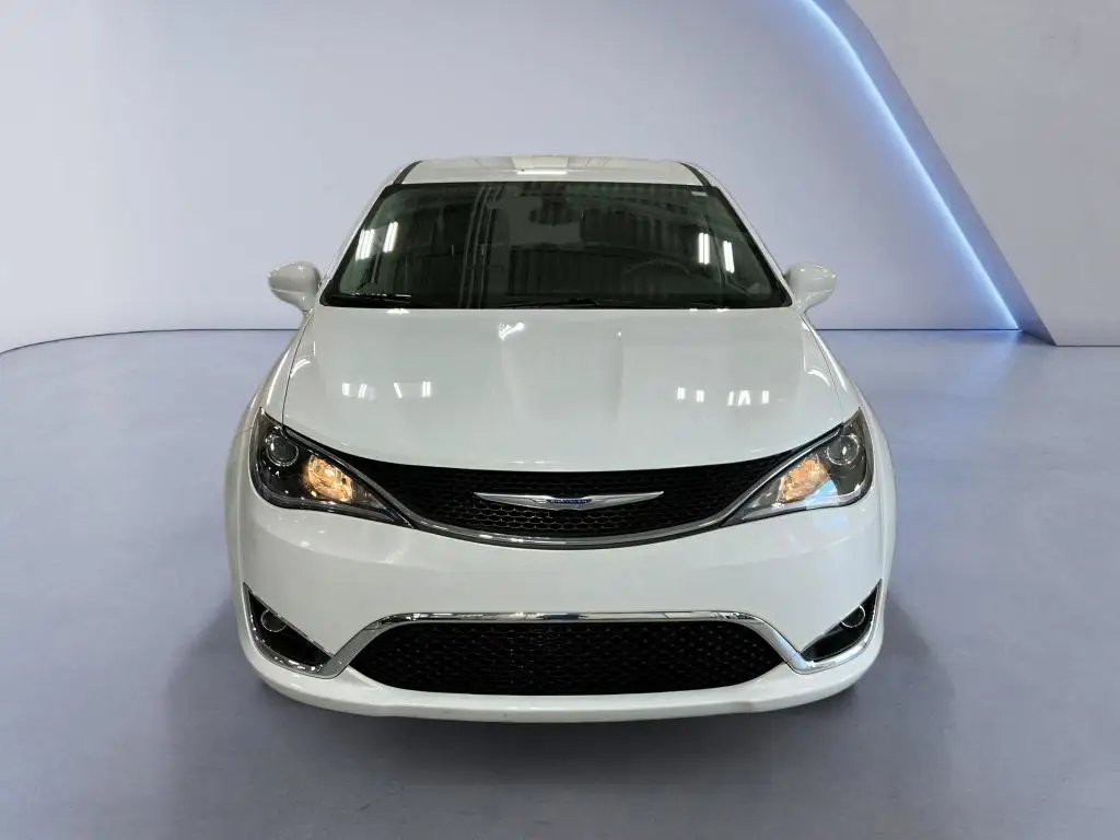 2018 Chrysler Pacifica Touring Plus photo 1