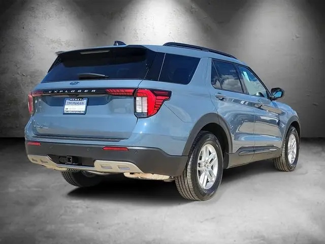 2026 Ford Explorer Active photo 3