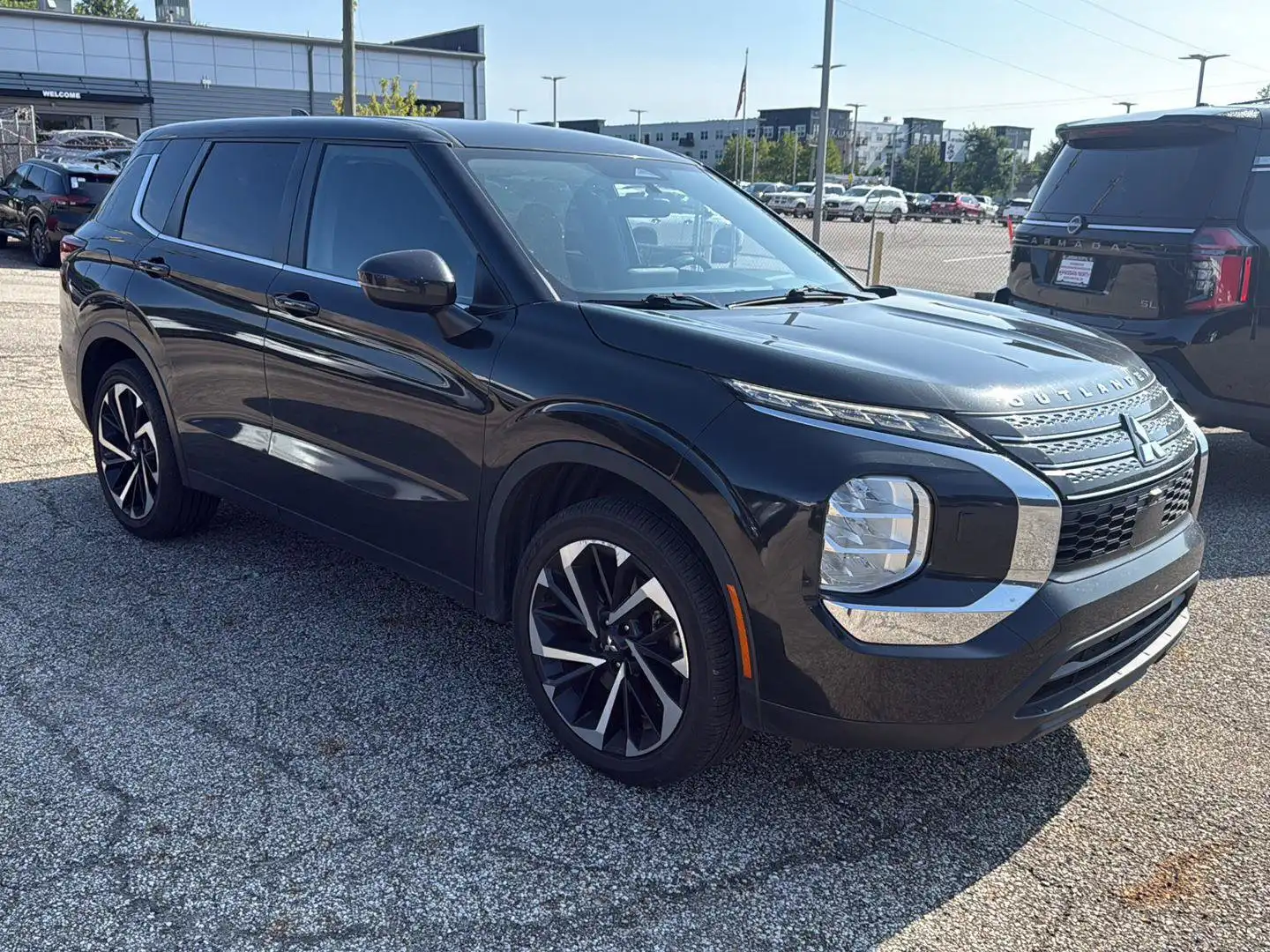 2022 Mitsubishi Outlander ES S-AWC's photo