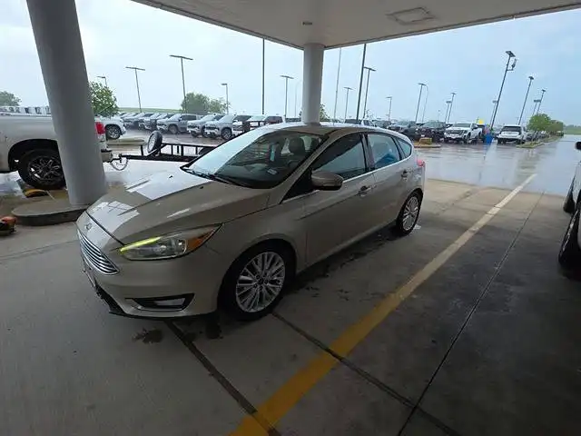 2017 Ford Focus Titanium Hatchback 5-Door's photo