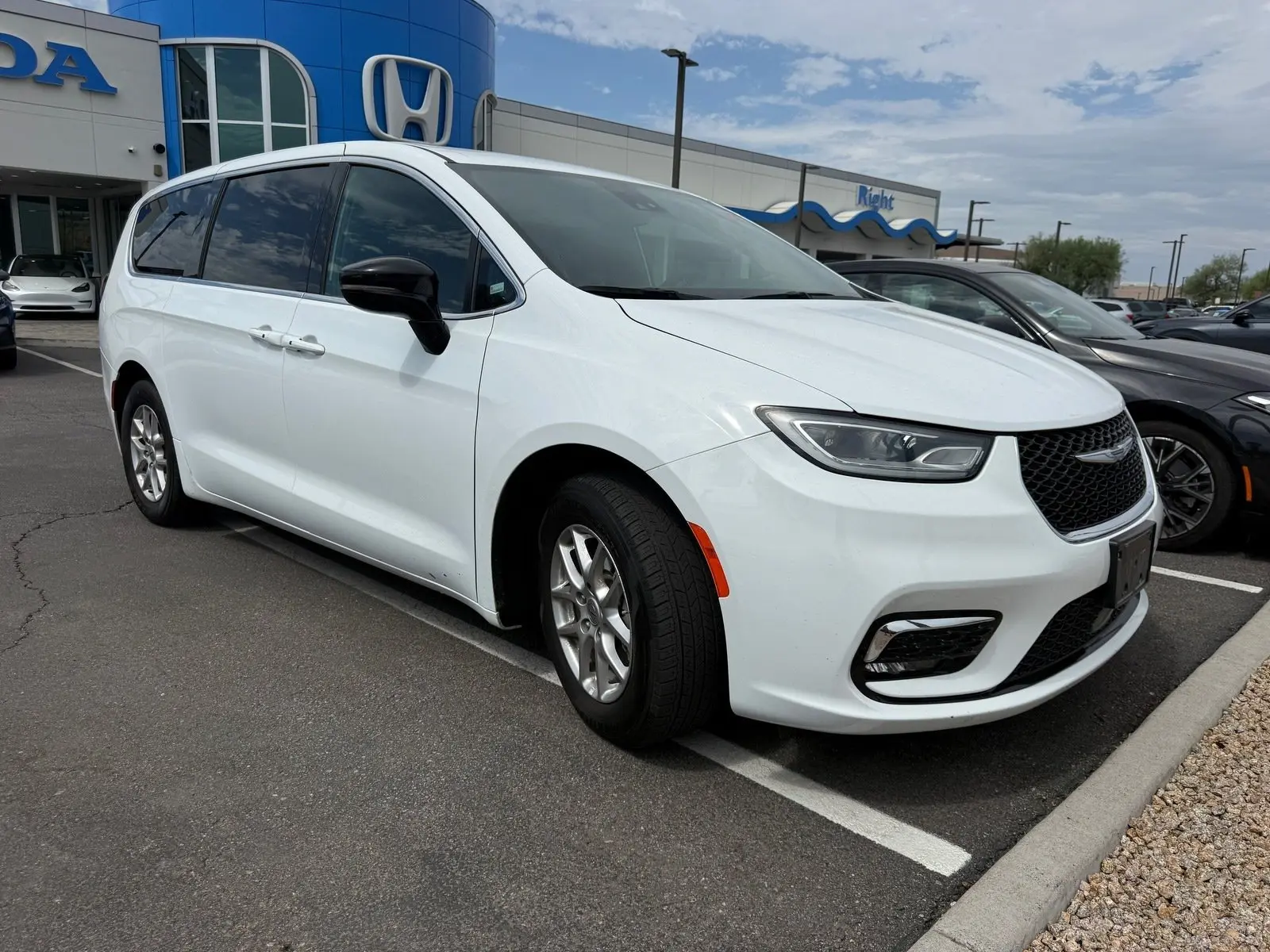 2025 Chrysler Pacifica Select photo 5