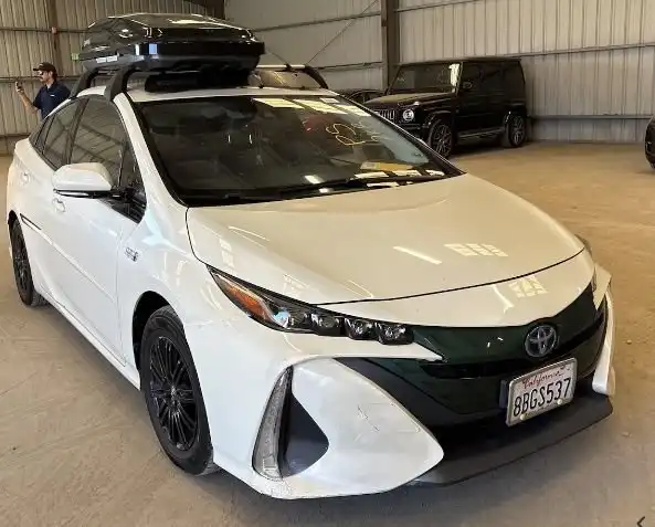 2017 Toyota Prius Prime Premium's photo