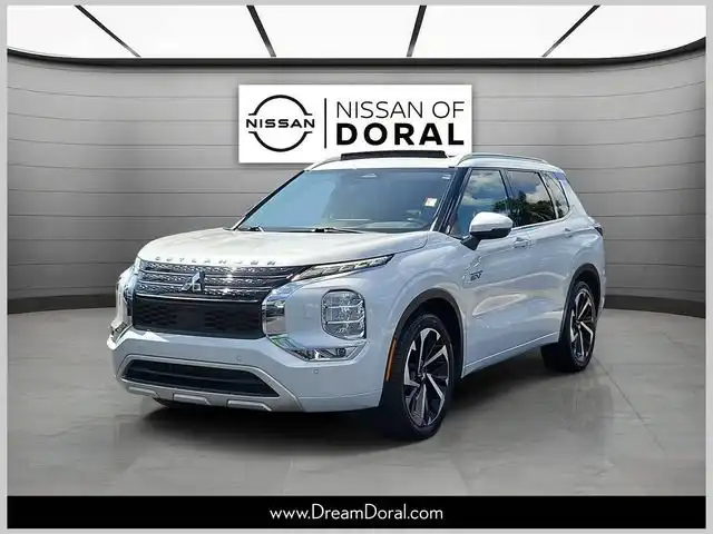 2023 Mitsubishi Outlander Plug-in Hybrid SEL S-AWC's photo