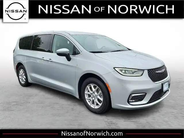 2023 Chrysler Pacifica Touring L photo 1