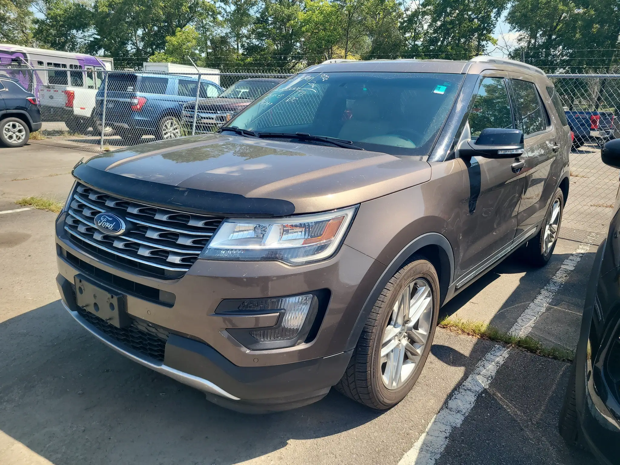 2016 Ford Explorer XLT FWD photo 1