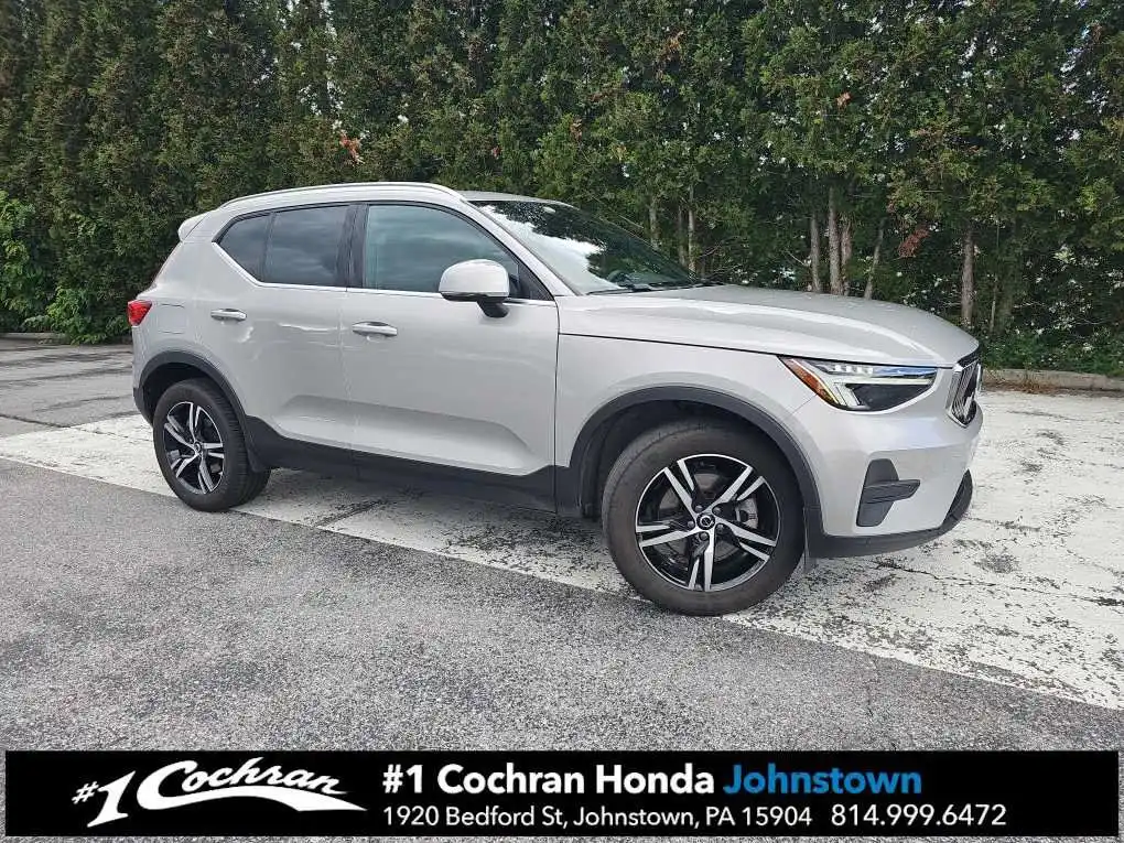 2025 Volvo XC40 B5 Core Bright AWD's photo