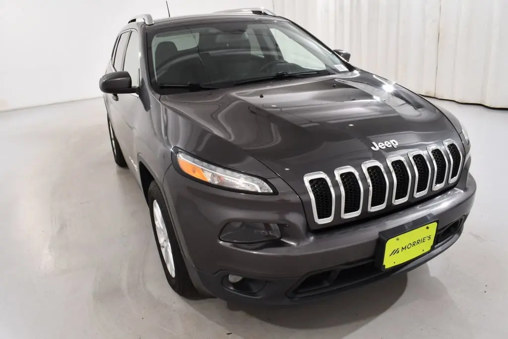 2017 Jeep Cherokee Latitude 4WD photo 4
