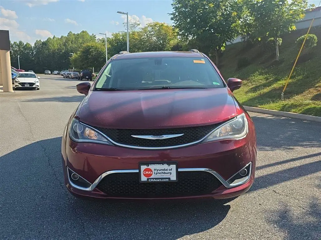 2018 Chrysler Pacifica Touring Plus photo 3