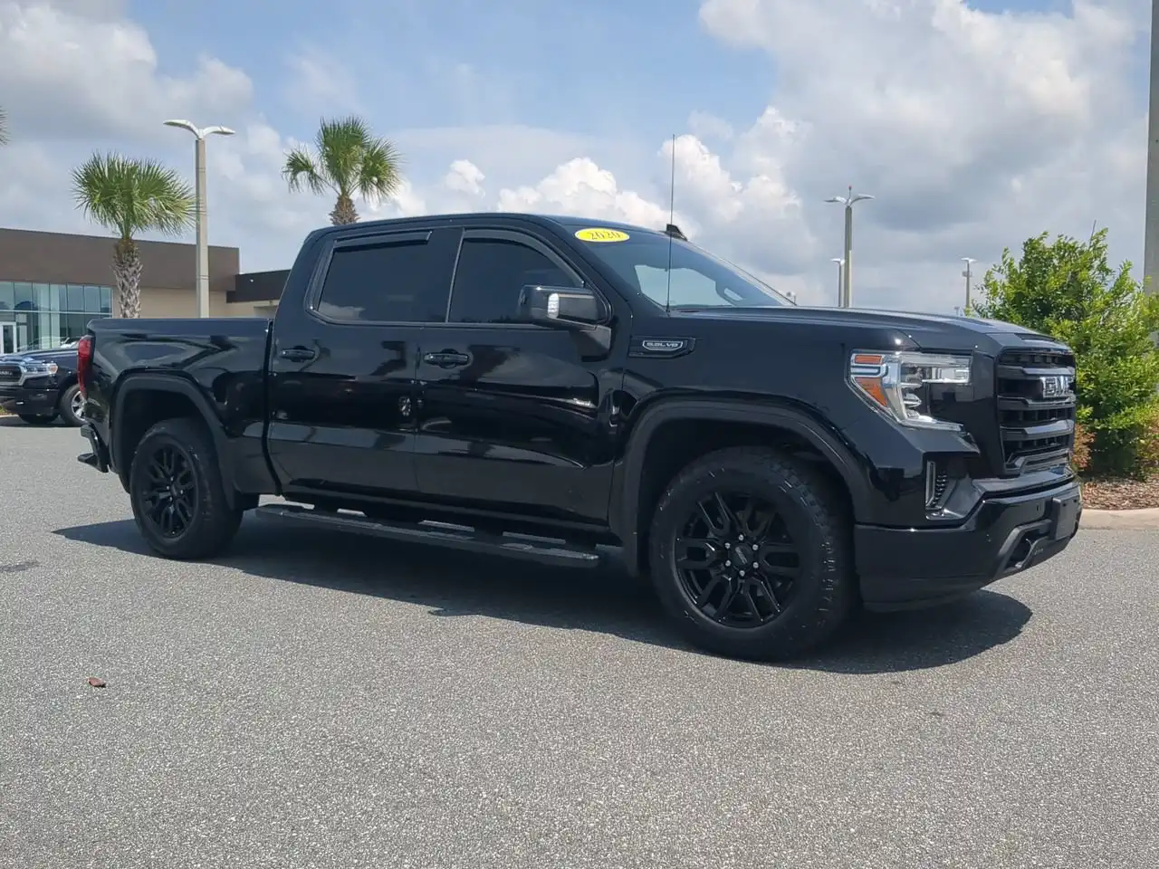 2020 GMC Sierra 4WD Crew Cab Standard Box Elevation's photo