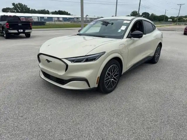 2025 Ford Mustang-Mach-e Premium's photo