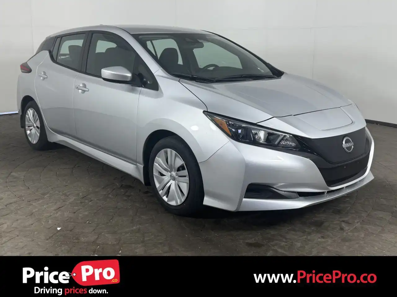 2025 Nissan Leaf S's photo