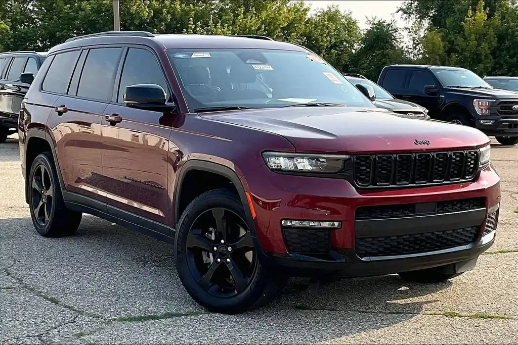 2023 Jeep Grand Cherokee L Limited 4x4's photo