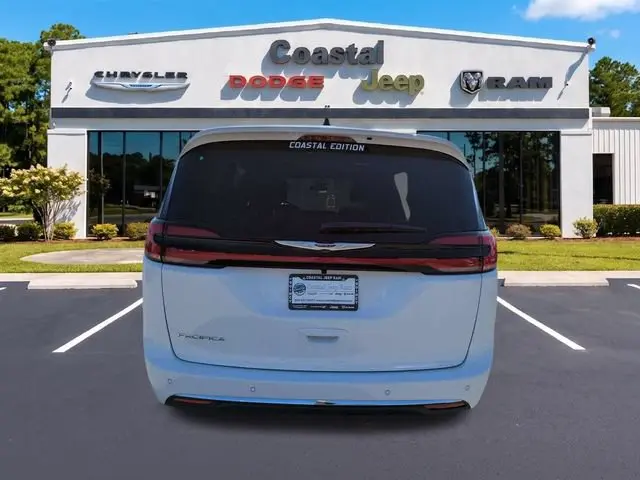2026 Chrysler Pacifica Select photo 5