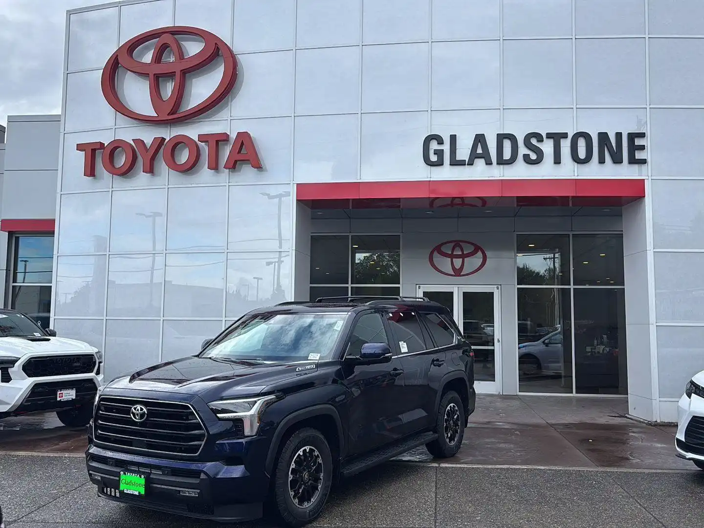 2026 Toyota Sequoia SR5 4WD i-FORCE MAX Hybrid's photo