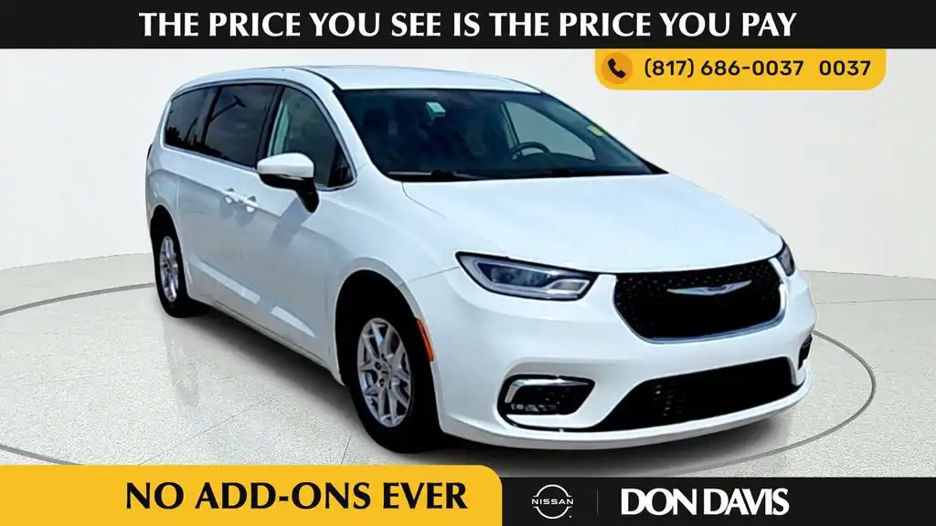 2023 Chrysler Pacifica Touring L's photo