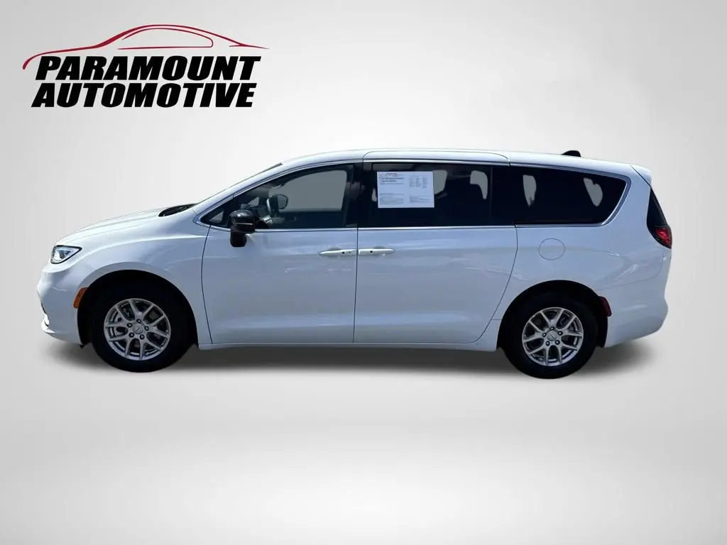 2025 Chrysler Pacifica Select photo 4