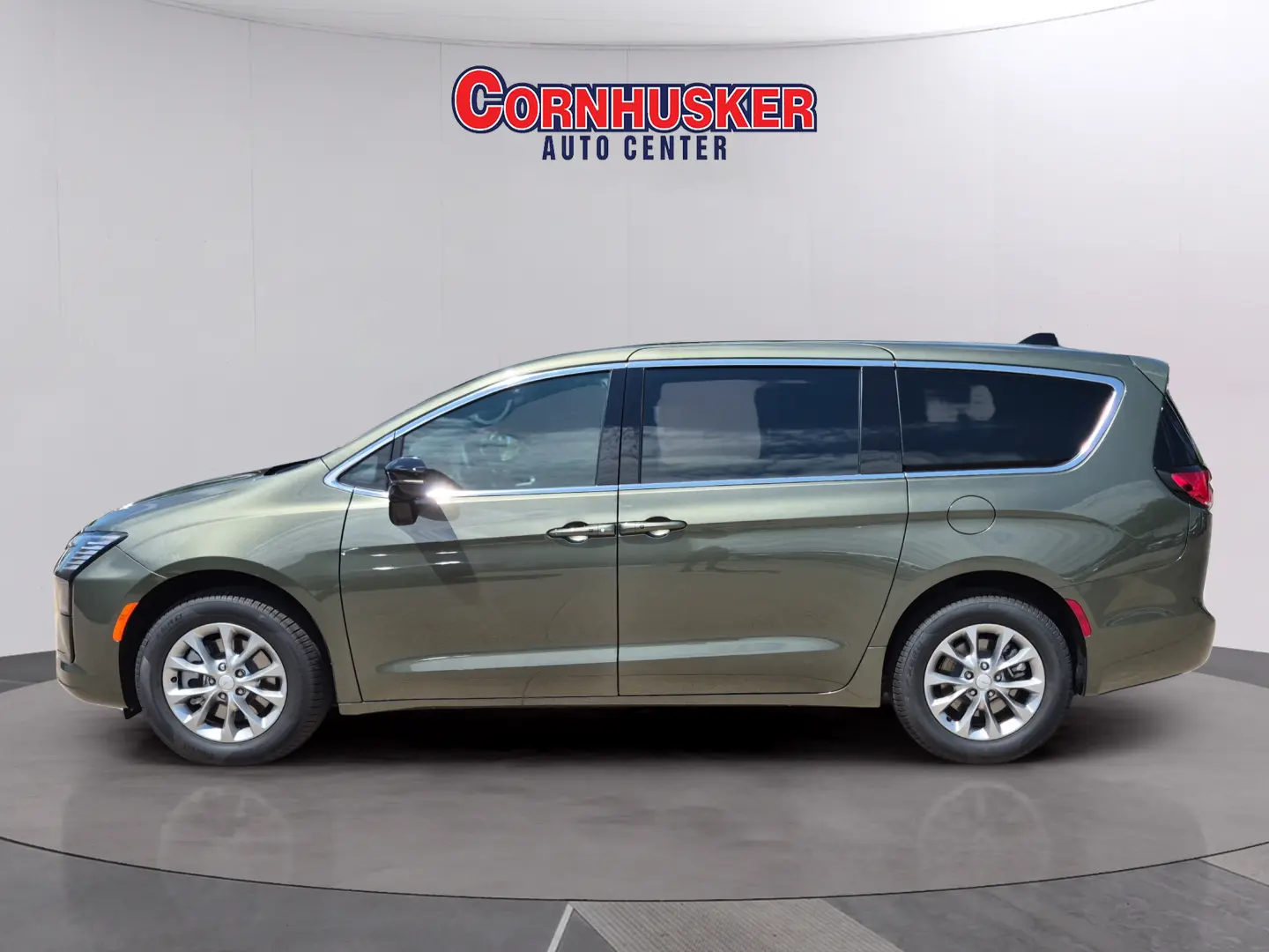 2027 Chrysler Pacifica Select AWD photo 4