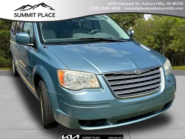 2009 Chrysler Town & Country Touring's photo