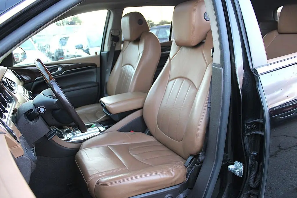 2016 Buick Enclave Leather AWD photo 4