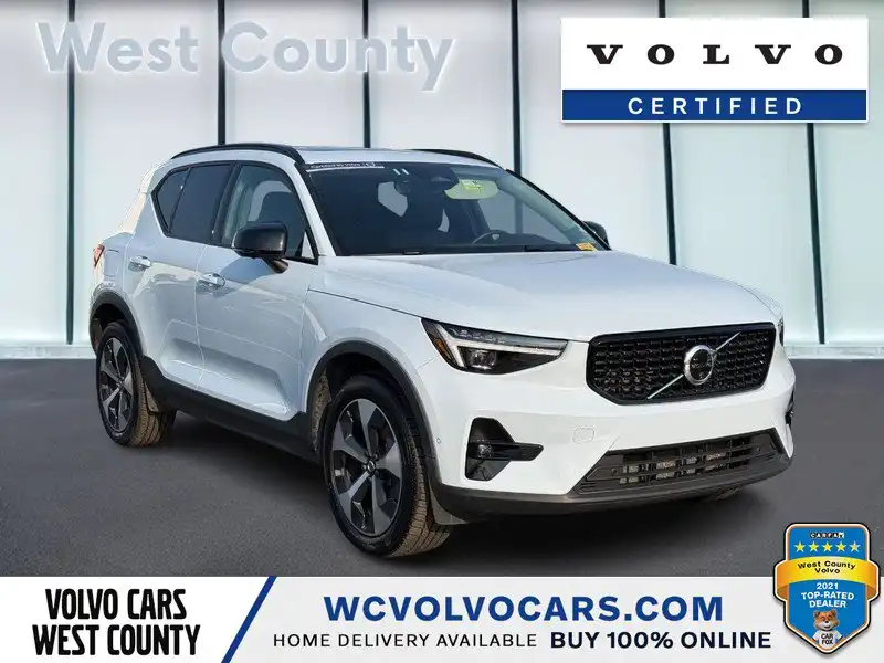 2026 Volvo XC40 B5 Plus Dark AWD's photo