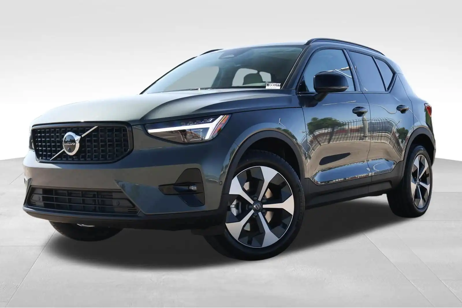 2026 Volvo XC40 B5 Plus Dark AWD's photo
