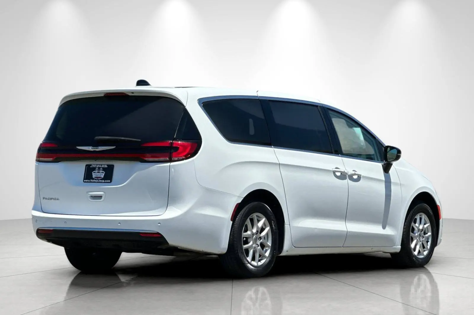 2024 Chrysler Pacifica Touring L photo 4