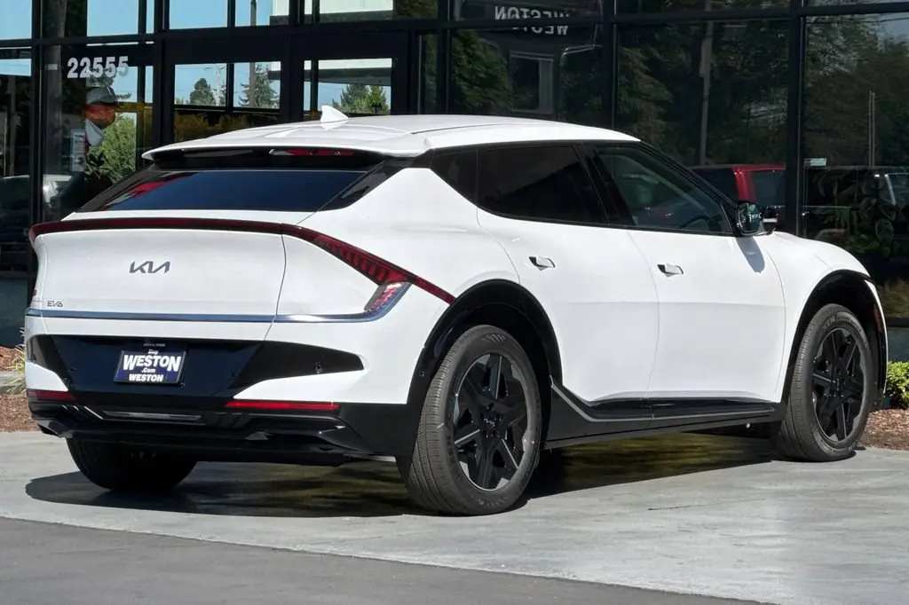 2026 Kia EV6 Wind AWD photo 4