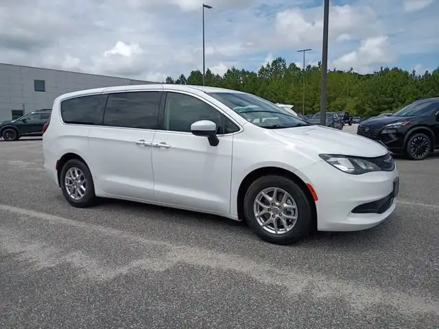 2023 Chrysler Voyager LX's photo
