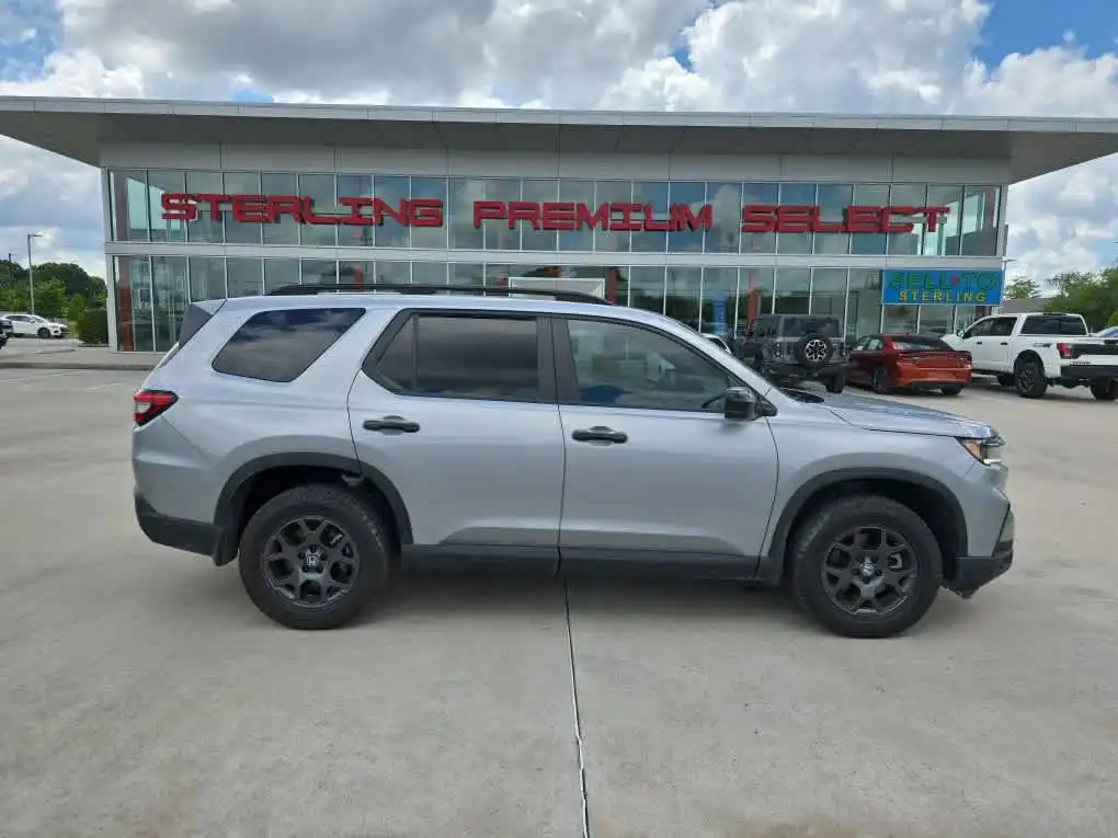 2025 Honda Pilot TrailSport AWD's photo