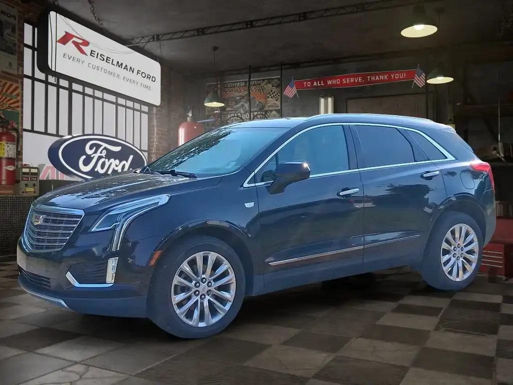 2017 Cadillac XT5 AWD Platinum's photo