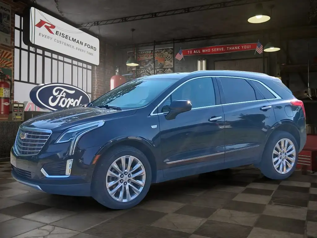 2017 Cadillac XT5 AWD Platinum's photo