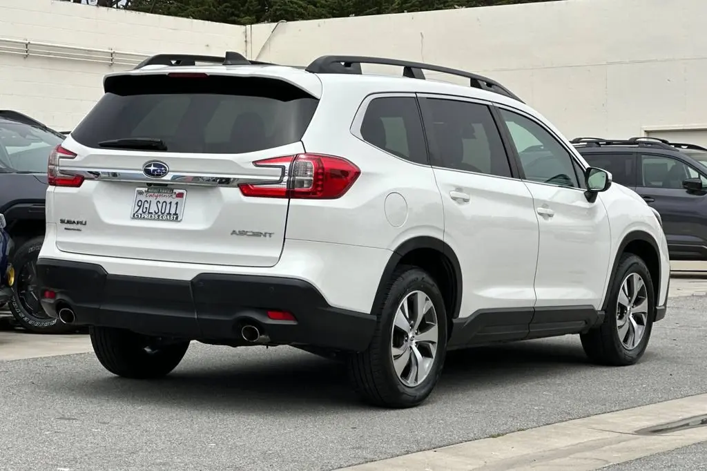 2023 Subaru Ascent Premium 7 Passenger photo 4