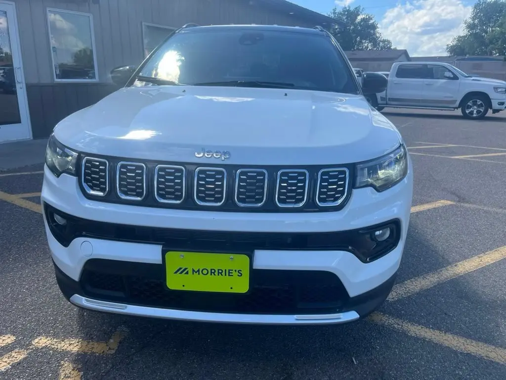 2025 Jeep Compass Limited 4X4 photo 3