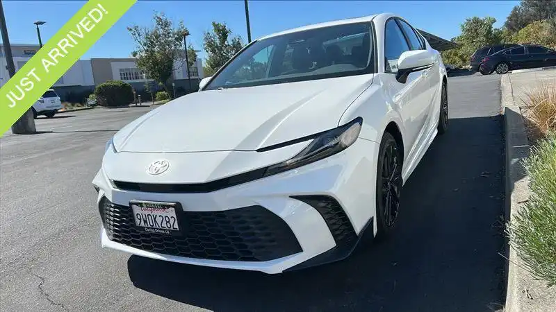 2026 Toyota Camry SE's photo