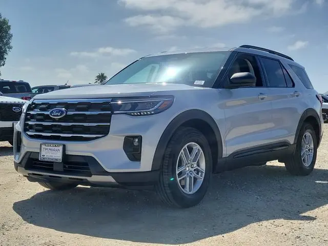 2026 Ford Explorer Active photo 5