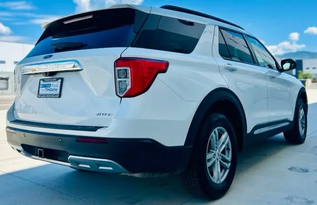 2023 Ford Explorer XLT 4WD photo 5