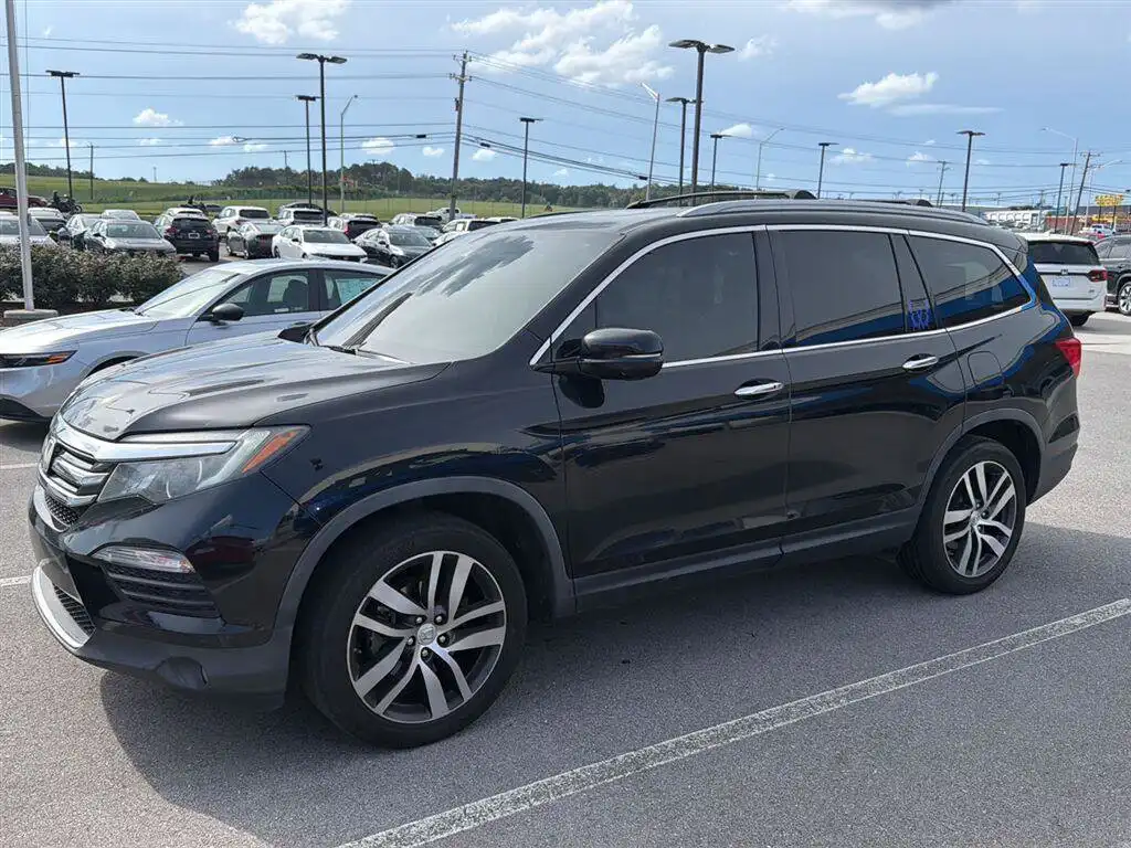 2017 Honda Pilot 4WD Elite's photo