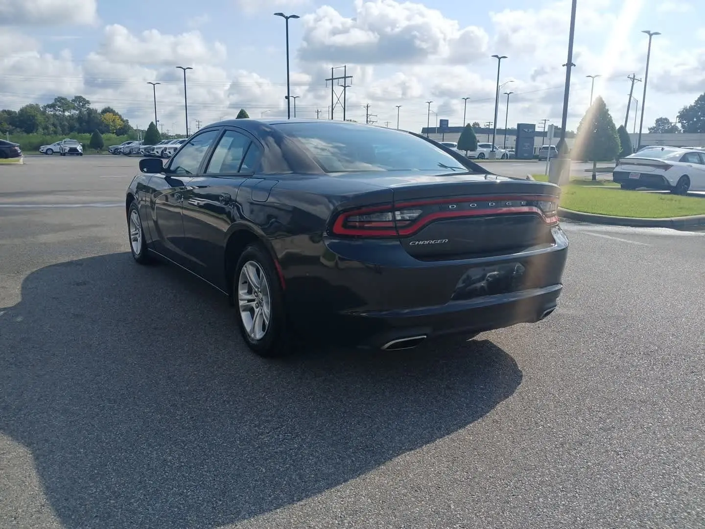 2016 Dodge Charger SE photo 3