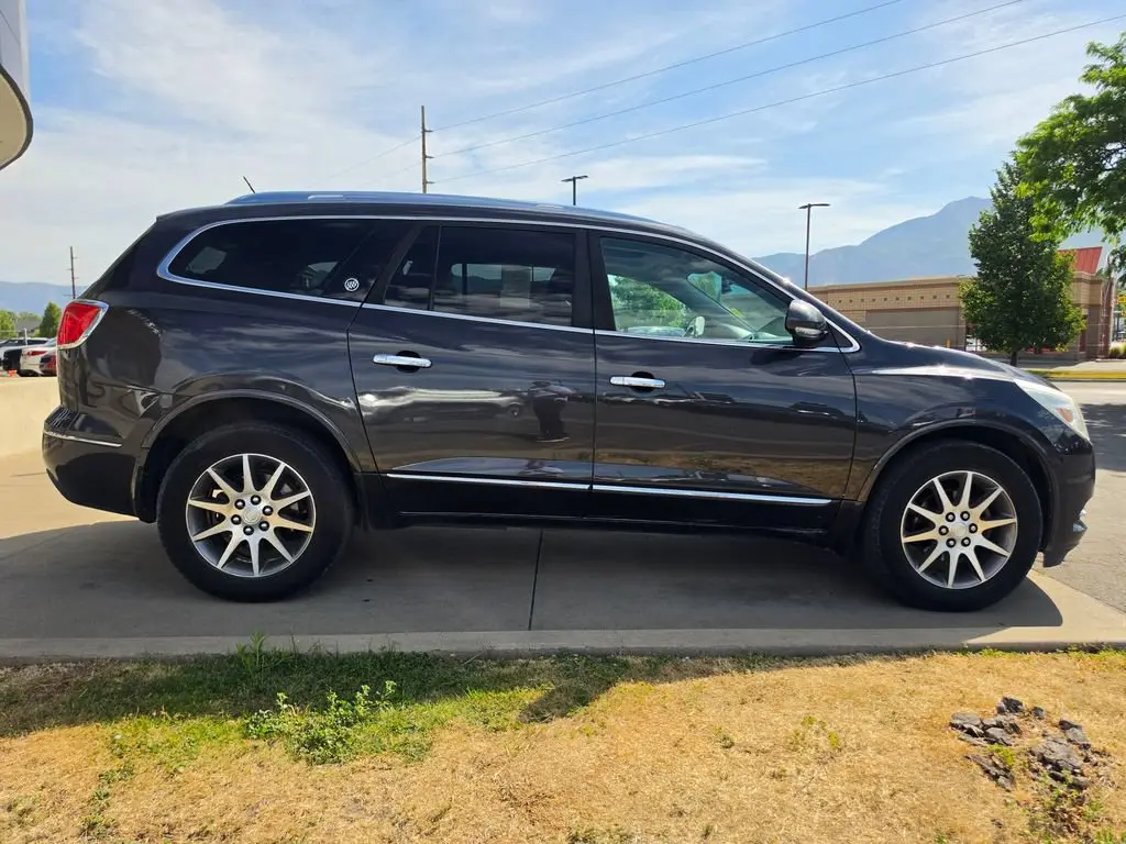 2017 Buick Enclave Leather AWD photo 4
