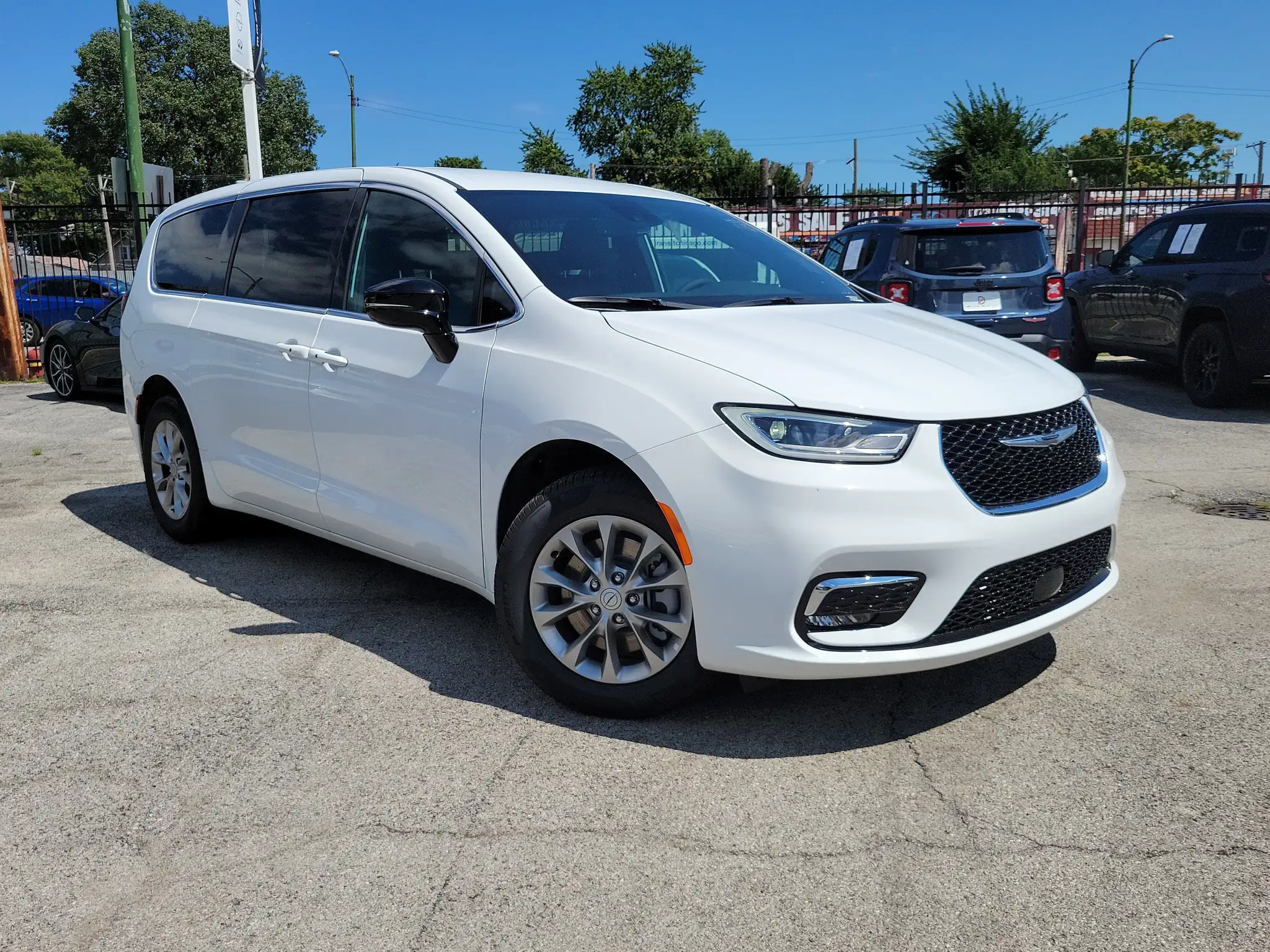 2026 Chrysler Pacifica Select AWD's photo