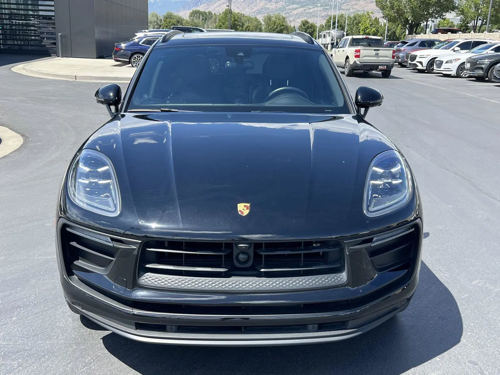 2024 Porsche Macan Base photo 3