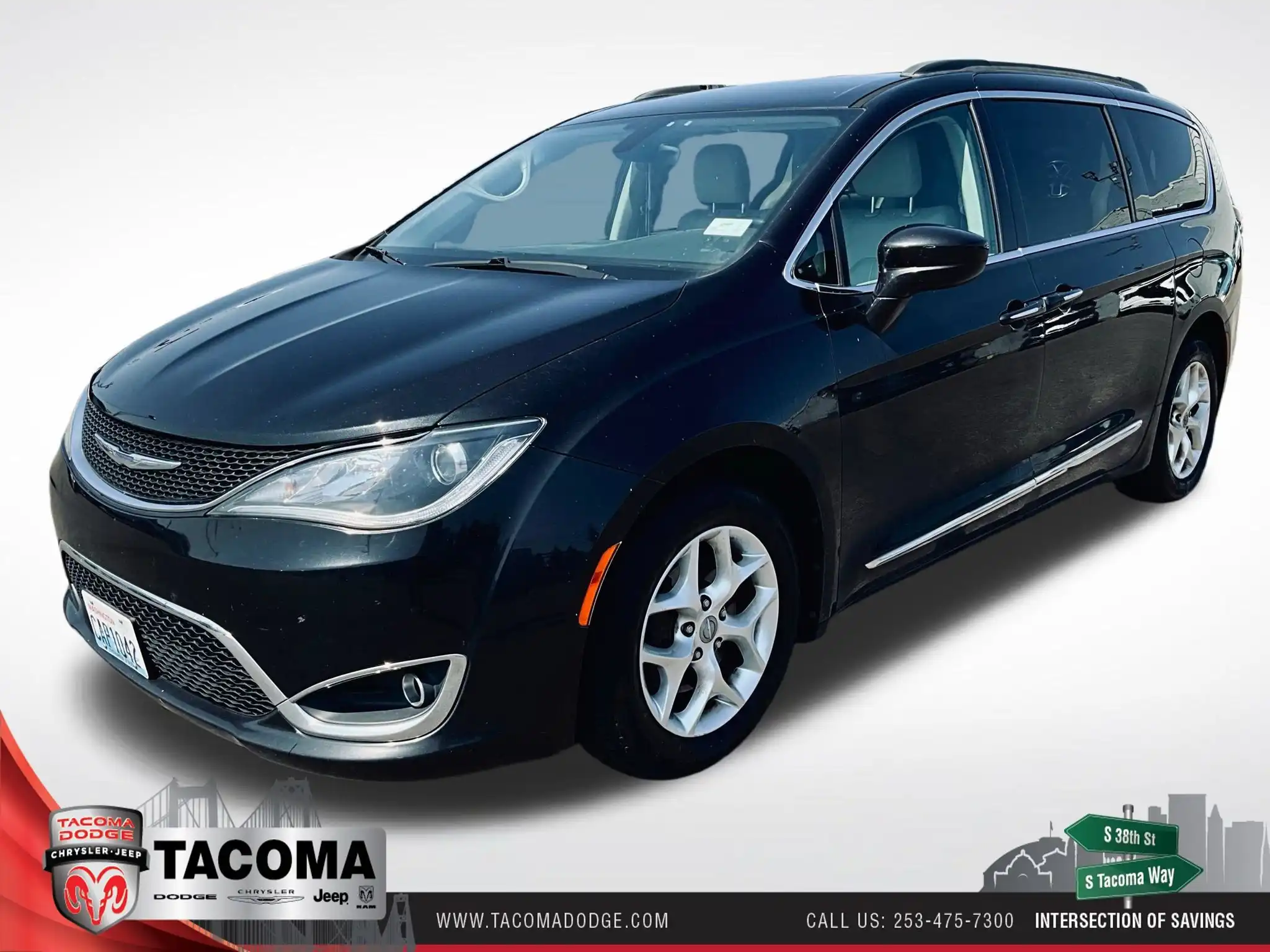 2017 Chrysler Pacifica Touring-L's photo