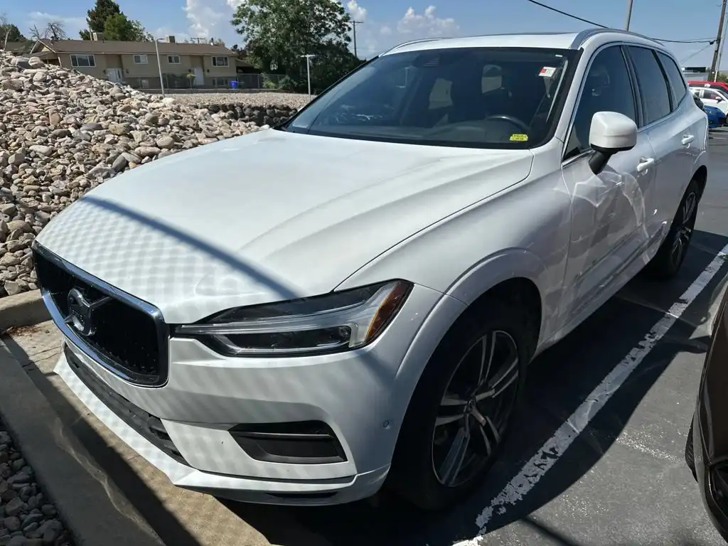 2019 Volvo XC60 T6 Momentum AWD's photo