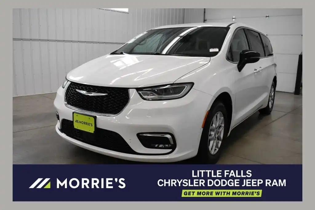 2024 Chrysler Pacifica Touring L's photo
